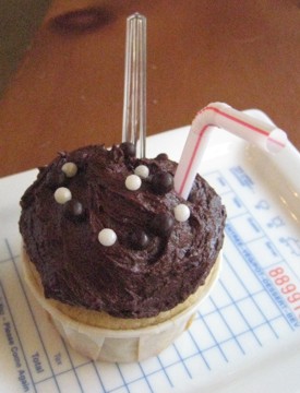 root beer cupcake 2 sm'