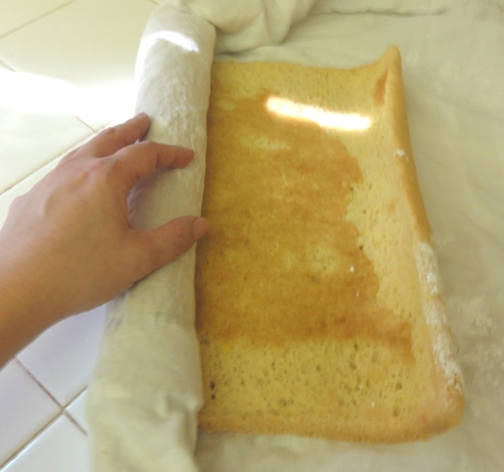 rolling the cake