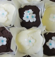 fondant flower cupcakes