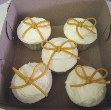 dulce-de-leche-cupcakes-boxed-sm