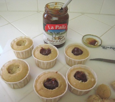 filling-dulce-de-leche-cupcakes-sm