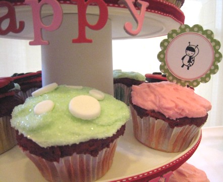 green dot cupcakes sm