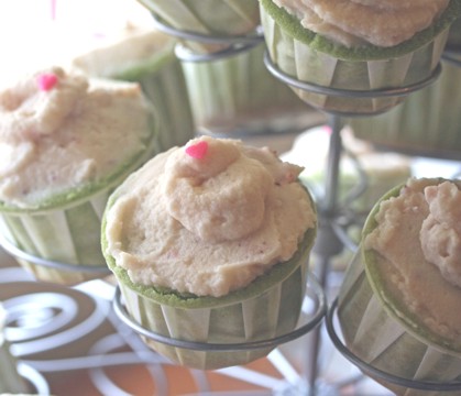 green tea cupcakes with mascarpone strawberry frosting sm