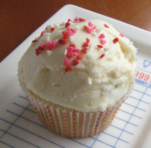 cranberry cupcake vanilla cream cheese frosting