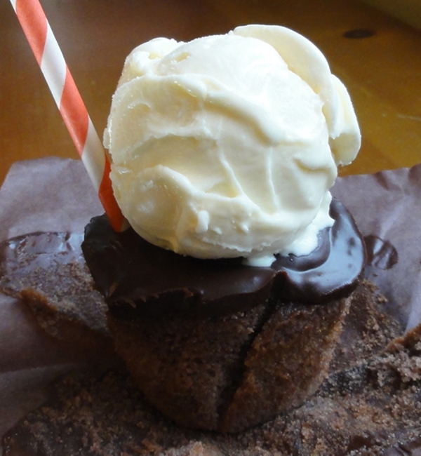 root beer float cupcake