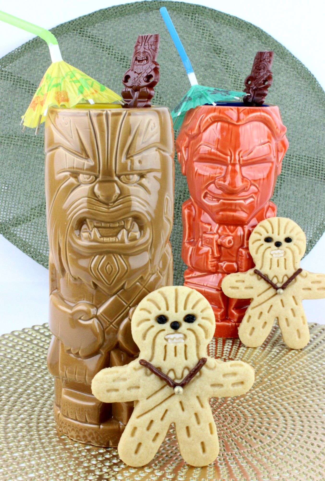 https://justjennrecipes.com/wp-content/uploads/2019/05/Chewbacca-Medal-of-Yavin-Cookies.jpg